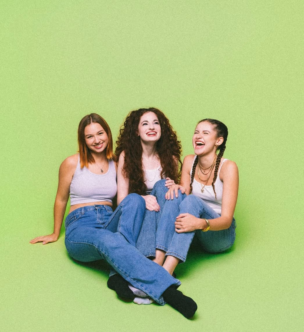 Nothing like modeling with your besties πβ¨ Barbizon Kansas City grads @siennagolden and @sophiabethgofficial fting @quinlynngrac3 shot by @at0dd