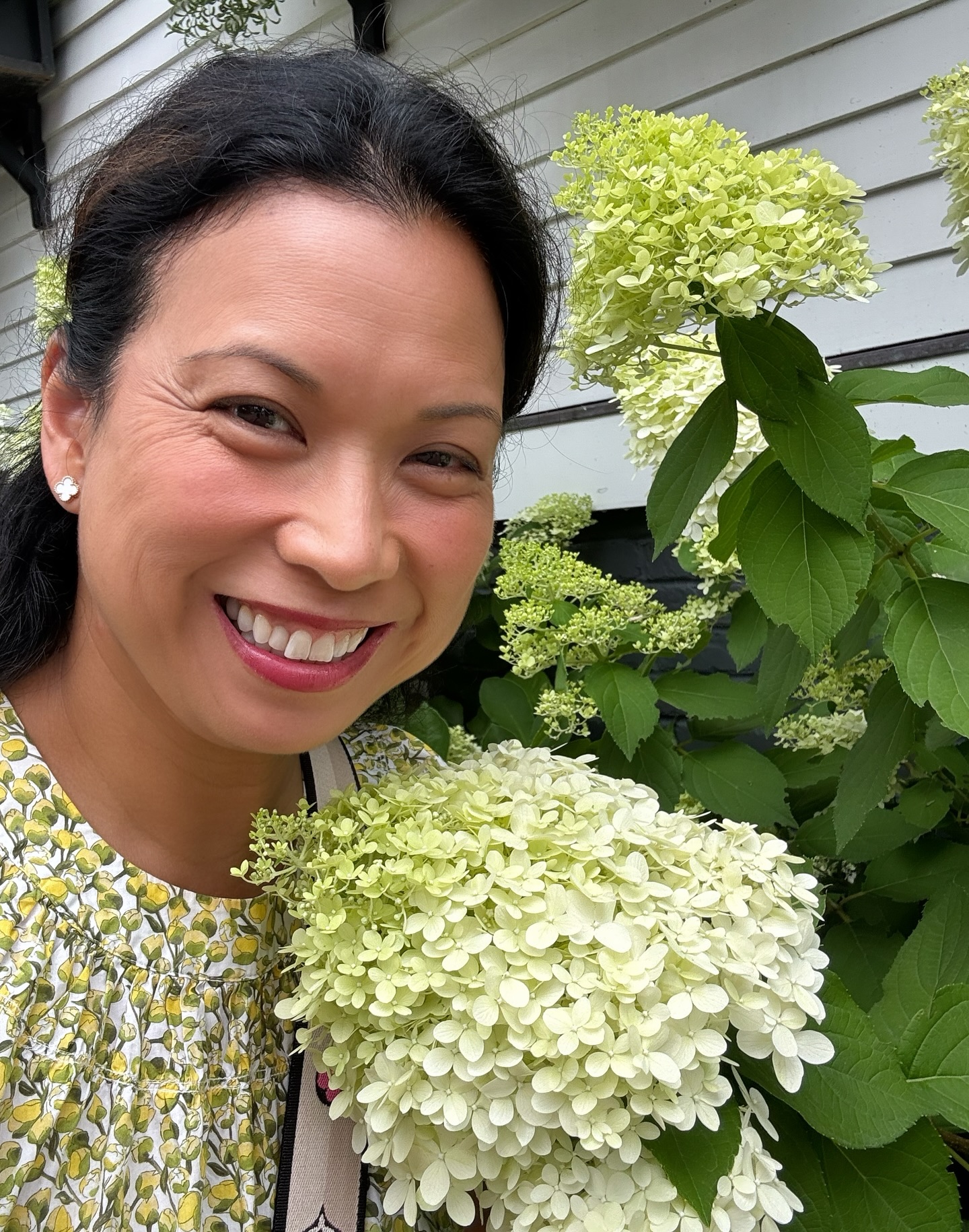 The flowers in Nantucket are magical! πΈπΈπΈ #summerflowers #hydrangea #farmerflorist #nantucket #islandflowers #locallygrown #farmgalflowerstravel #flowers #dahlias