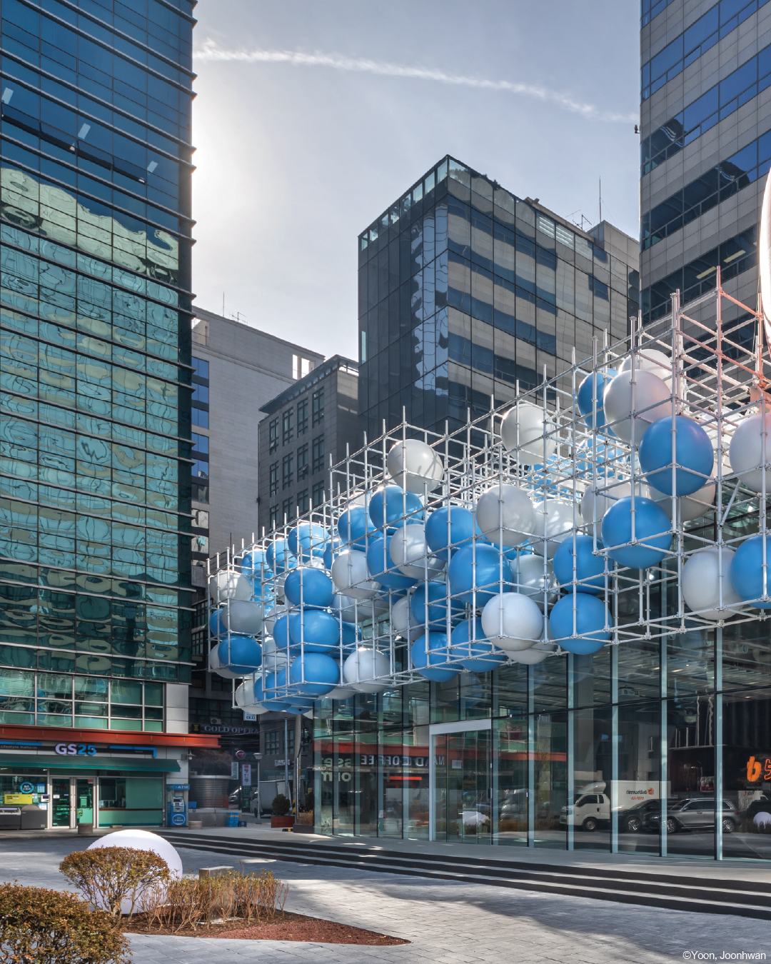 "Blooming Clouds", 2025 레드닷 디자인 어워드 수상
"Blooming Clouds" Wins 2025 Red Dot Design Award
싱가포르에서 열린 2025 레드닷 디자인 어워드 시상식에 다녀왔습니다. 도심 속 감성적 환상을 설계한 ‘Blooming Clouds’는,공공 공간에 대한 시적이고 실험적인 해석으로 가 디자인 콘셉트(건축) 부문 Winner로 선정되며, 그 특별한 순간을 팀과 함께 직접 경험할 수 있었습니다.
We visited Singapore for the 2025 Red Dot Design Award Ceremony, where “Blooming Clouds” was honored as a Winner in the Design Concept (Architecture) category. Designed as an emotional illusion within the urban landscape, the project was recognized for its poetic and experimental interpretation of public space, and it was a truly special moment to experience together as a team.
이번 수상은 팀이 함께 쌓아온 시간과 고민, 그리고 끊임없는 실험의 결과입니다.
서로의 시선이 모여 하나의 이야기가 되고, 그 이야기가 다시 공간이 되어 세상과 만나는 과정 속에서 우리는 함께 배우고 성장했습니다.
This award is the result of our shared time, dedication, and countless experiments. As our different perspectives came together to form one story and that story turned into a space that meets the world we learned, created, and grew side by side.
이 프로젝트를 함께 만들어준 모든 분들께 감사하며, 앞으로도 저희는 계속해서 도전하고, 과정 속에서 배우며, 함께 성장하는 디자인 스튜디오가 되겠습니다.
We’re deeply thankful to everyone who was part of this journey,and we’ll continue to challenge ourselves, learn through the process, and grow together as a design studio that creates with sincerity.
📍 서울특별시 강남구 대치동 945-2, 3, 4 필지
📍 945-2, 3, 4 Daechi-dong, Gangnam-gu, Seoul, South Korea
Team: Seonwook Jo, Myungsoo Ha
@clark____03 @ms_ar_h
Photo: Yoon,joonhwan_UrbanRecord @yoon_joonhwan
#레드닷 #레드닷어워드 #레드닷디자인어워드 #레드닷수상작 #에스에스피건축사사무소 #건축가박성기 #박성기 #건축가
#건축 #디자인 #건축디자인 #젊은건축가 #팝업 #근린생활시설 #꼬마빌딩 #강남 #대치동
#RedDot #Reddot2025 #RedDotDesign #DesignConcept #Architecture #BloomingClouds #studiosunggipark #ssp #architect #architecture #architecturaldesigner #youngarchitect #bithumb_official #bithumb