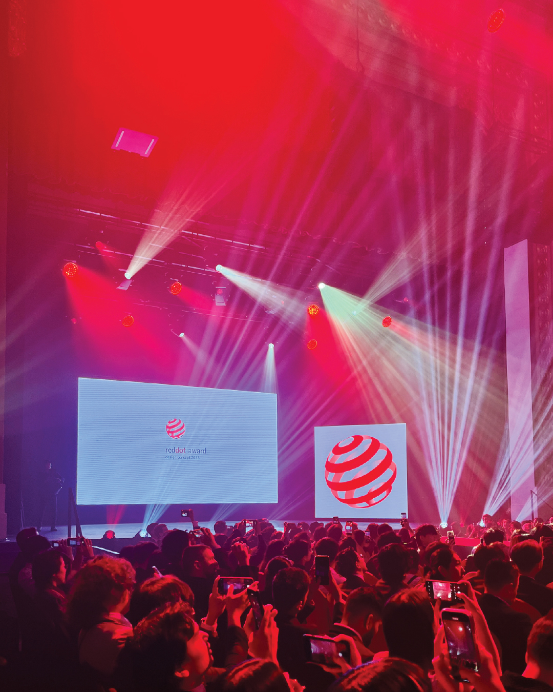 "Blooming Clouds", 2025 레드닷 디자인 어워드 수상
"Blooming Clouds" Wins 2025 Red Dot Design Award
싱가포르에서 열린 2025 레드닷 디자인 어워드 시상식에 다녀왔습니다. 도심 속 감성적 환상을 설계한 ‘Blooming Clouds’는,공공 공간에 대한 시적이고 실험적인 해석으로 가 디자인 콘셉트(건축) 부문 Winner로 선정되며, 그 특별한 순간을 팀과 함께 직접 경험할 수 있었습니다.
We visited Singapore for the 2025 Red Dot Design Award Ceremony, where “Blooming Clouds” was honored as a Winner in the Design Concept (Architecture) category. Designed as an emotional illusion within the urban landscape, the project was recognized for its poetic and experimental interpretation of public space, and it was a truly special moment to experience together as a team.
이번 수상은 팀이 함께 쌓아온 시간과 고민, 그리고 끊임없는 실험의 결과입니다.
서로의 시선이 모여 하나의 이야기가 되고, 그 이야기가 다시 공간이 되어 세상과 만나는 과정 속에서 우리는 함께 배우고 성장했습니다.
This award is the result of our shared time, dedication, and countless experiments. As our different perspectives came together to form one story and that story turned into a space that meets the world we learned, created, and grew side by side.
이 프로젝트를 함께 만들어준 모든 분들께 감사하며, 앞으로도 저희는 계속해서 도전하고, 과정 속에서 배우며, 함께 성장하는 디자인 스튜디오가 되겠습니다.
We’re deeply thankful to everyone who was part of this journey,and we’ll continue to challenge ourselves, learn through the process, and grow together as a design studio that creates with sincerity.
📍 서울특별시 강남구 대치동 945-2, 3, 4 필지
📍 945-2, 3, 4 Daechi-dong, Gangnam-gu, Seoul, South Korea
Team: Seonwook Jo, Myungsoo Ha
@clark____03 @ms_ar_h
Photo: Yoon,joonhwan_UrbanRecord @yoon_joonhwan
#레드닷 #레드닷어워드 #레드닷디자인어워드 #레드닷수상작 #에스에스피건축사사무소 #건축가박성기 #박성기 #건축가
#건축 #디자인 #건축디자인 #젊은건축가 #팝업 #근린생활시설 #꼬마빌딩 #강남 #대치동
#RedDot #Reddot2025 #RedDotDesign #DesignConcept #Architecture #BloomingClouds #studiosunggipark #ssp #architect #architecture #architecturaldesigner #youngarchitect #bithumb_official #bithumb