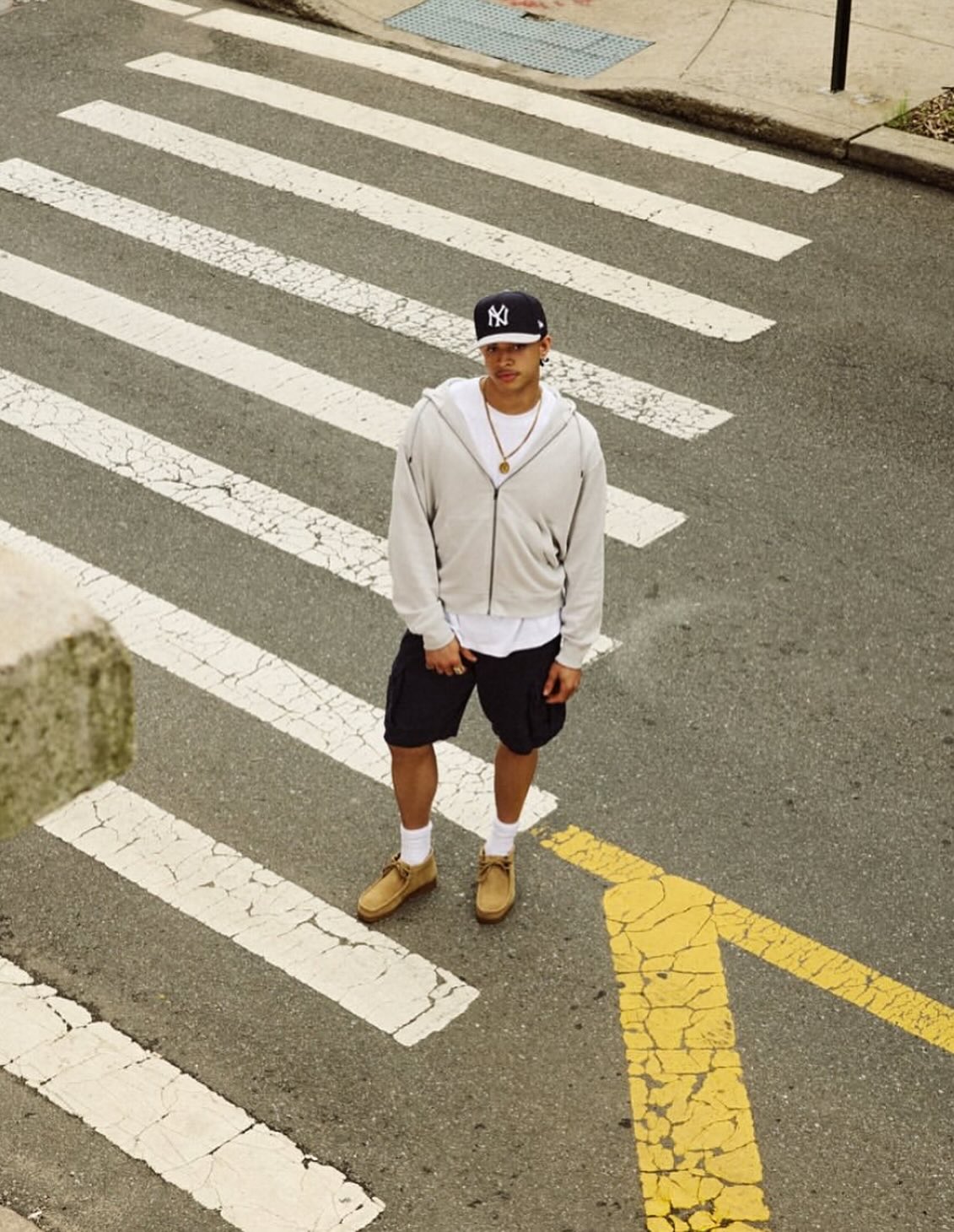 Streetwear & style in the big city π Barbizon NYC grad @b.alexanderdr_ for 25 Snipes x Clarkβs Fall Campaign shot by @karaelisabethwilson