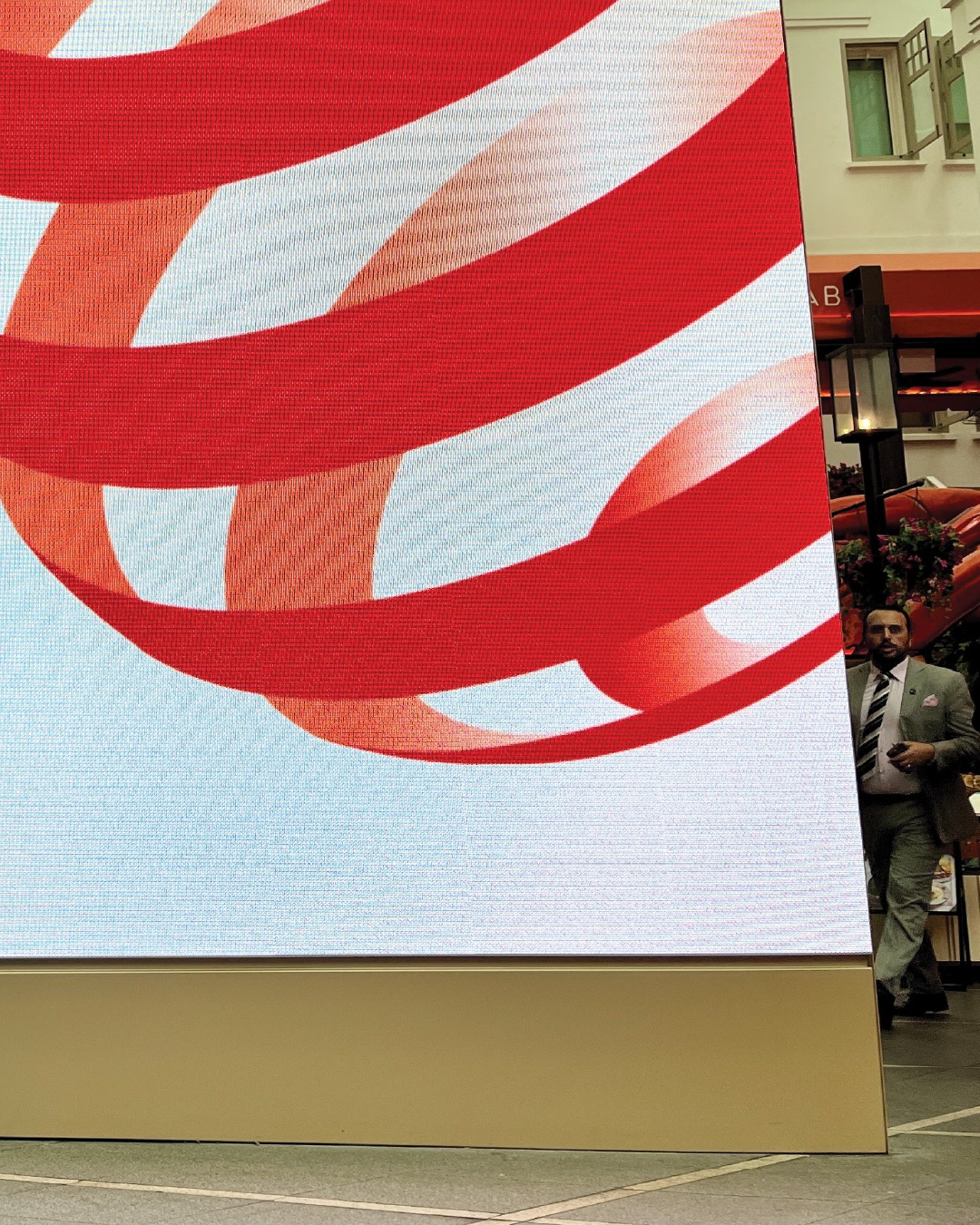 "Blooming Clouds", 2025 레드닷 디자인 어워드 수상
"Blooming Clouds" Wins 2025 Red Dot Design Award
싱가포르에서 열린 2025 레드닷 디자인 어워드 시상식에 다녀왔습니다. 도심 속 감성적 환상을 설계한 ‘Blooming Clouds’는,공공 공간에 대한 시적이고 실험적인 해석으로 가 디자인 콘셉트(건축) 부문 Winner로 선정되며, 그 특별한 순간을 팀과 함께 직접 경험할 수 있었습니다.
We visited Singapore for the 2025 Red Dot Design Award Ceremony, where “Blooming Clouds” was honored as a Winner in the Design Concept (Architecture) category. Designed as an emotional illusion within the urban landscape, the project was recognized for its poetic and experimental interpretation of public space, and it was a truly special moment to experience together as a team.
이번 수상은 팀이 함께 쌓아온 시간과 고민, 그리고 끊임없는 실험의 결과입니다.
서로의 시선이 모여 하나의 이야기가 되고, 그 이야기가 다시 공간이 되어 세상과 만나는 과정 속에서 우리는 함께 배우고 성장했습니다.
This award is the result of our shared time, dedication, and countless experiments. As our different perspectives came together to form one story and that story turned into a space that meets the world we learned, created, and grew side by side.
이 프로젝트를 함께 만들어준 모든 분들께 감사하며, 앞으로도 저희는 계속해서 도전하고, 과정 속에서 배우며, 함께 성장하는 디자인 스튜디오가 되겠습니다.
We’re deeply thankful to everyone who was part of this journey,and we’ll continue to challenge ourselves, learn through the process, and grow together as a design studio that creates with sincerity.
📍 서울특별시 강남구 대치동 945-2, 3, 4 필지
📍 945-2, 3, 4 Daechi-dong, Gangnam-gu, Seoul, South Korea
Team: Seonwook Jo, Myungsoo Ha
@clark____03 @ms_ar_h
Photo: Yoon,joonhwan_UrbanRecord @yoon_joonhwan
#레드닷 #레드닷어워드 #레드닷디자인어워드 #레드닷수상작 #에스에스피건축사사무소 #건축가박성기 #박성기 #건축가
#건축 #디자인 #건축디자인 #젊은건축가 #팝업 #근린생활시설 #꼬마빌딩 #강남 #대치동
#RedDot #Reddot2025 #RedDotDesign #DesignConcept #Architecture #BloomingClouds #studiosunggipark #ssp #architect #architecture #architecturaldesigner #youngarchitect #bithumb_official #bithumb