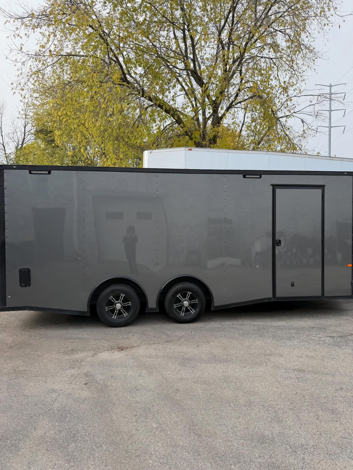 We took this trailer from standard white to a custom Gloss Graphite Metallic you won’t miss on the road. Every bolt was removed and painted black for a clean, cohesive look, then topped off with a ceramic coating for long term protection.Reach out to get your project on the books!#vinylwrap #ᴄᴇʀᴀᴍɪᴄᴄᴏᴀᴛɪɴɢ #worktrailer #greenbaywi #santanasvinylgarage