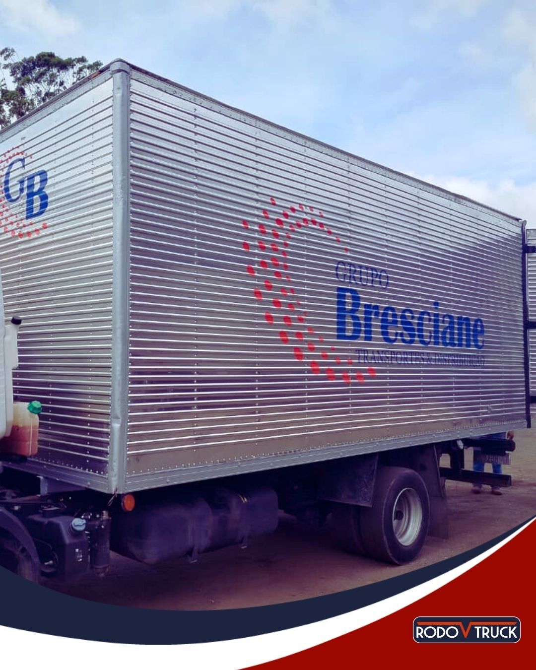 Mais um baú alumínio do Grupo Bresciane padronizado e levando nosso DNA. Destaque, visibilidade e fortalecimento da marca.
Que tal padronizar seu implemento ou frota com a gente? Basta nos chamar pelo link na Bio.
Seguimos com força total!
#RodovTruck #BaúAlumínio #PadronizaçãoDeFrota