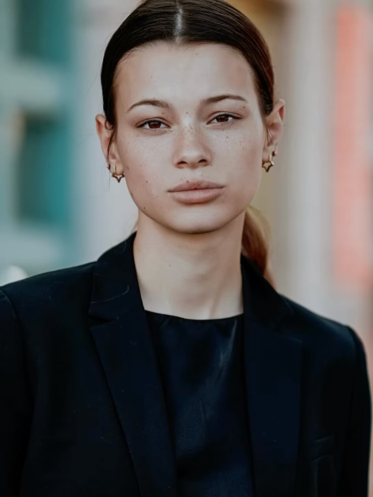 Same shoot, different vibes 😜 Barbizon Austin grad @twophotosfaced signed with @signedmgmt 💫✨